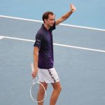 KAKO JE MEDVEDEV SPAŠAVAO ŽIVU GLAVU U BEKSTVU IZ EMIRATA: Sedmočasovna vožnja kroz pustinju i umalo da sve bude uzalud!