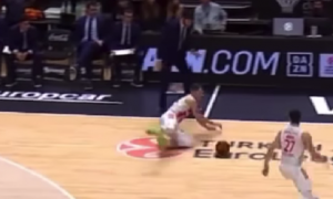 OVAKO SE GINE ZA VOLJENI KLUB: Nedović odleteo u reklamu i spasio izgubljenu loptu!