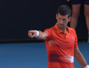 OVAKVOG GA NISMO VIDELI ODAVNO: Novak potpuno poludeo nakon izgubljenog seta – izbacio brata sa tribina! (VIDEO)