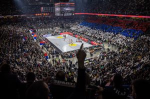SJAJNA ATMOSFERA U ARENI: Papapetru i Trifunović ne staju, Partizan ima dvocifrenu prednost! (1/4) (FOTO)