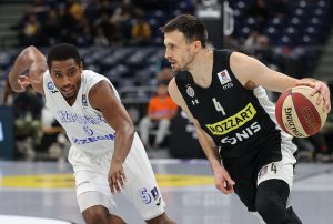 (POLUVREME) PARTIZAN SE RASTRČAO PROTIV MZT-A: Crno-beli pogađaju sa svih strana za +20! (FOTO)