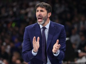 TRENER VALENSIJE BIRANIM REČIMA O ZVEZDI: „To je velika ekipa“