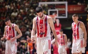 (TVITOVI) NAVIJAČI ZVEZDE PODELJENI: „U ovakvim mečevima se gubi TOP 8, bolje da sam umro nego što sam ovo gledao!“