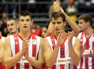 ‘TREPNI DVAPUT AKO SI OTET’: Hit reakcija Mitrovića na tvit Nemanje Dangubića! (FOTO)