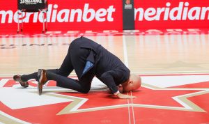 OBRADOVIĆ OTKRIO ZAŠTO JE POLJUBIO GRB ZVEZDE: „Odbacili su me iz porodice, bio sam tužan!“ (VIDEO)