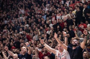 NAVIJAČI ZVEZDE KOREOGRAFIJOM „PECKAJU“ GROBARE: Himna Evrolige se ponovo nije čula! (FOTO) (VIDEO)