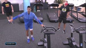 TREBALO BI DA NIJE NIŠTA OZBILJNO: Novak sa zavojima izašao na duel prvog kola Australijan opena! (FOTO)