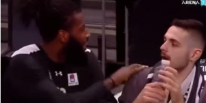 GROBARI ĆE BITI ODUŠEVLJENI: Lesor na klupi uči Papapetrua navijačke pesme! (VIDEO)