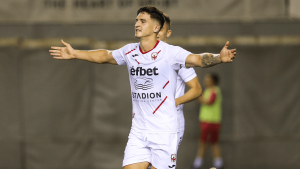 ‘ZMAJ ODLETEO SA KROVA’: Stameni defanzivac ne menja samo klub, već i kontinent!