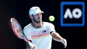 NAVIJAČI PODREGAVAJU ATMOSFERU PRED POLUFINALE AO-a: Novak sigurno nije zaboravio ovaj nesportski potez Pola! (VIDEO)