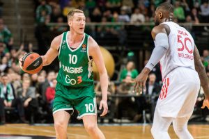 (POLUVREME) ŽALGIRIS VODI, PROMENJIVA IGRA ZVEZDE: Nesuđeno pojačanje crveno-belih ne zna za promašaj!