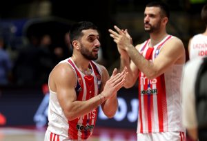 KAMPACOVA ŠKOLA KOŠARKE: Argentinac asistencijom kroz noge počastio Mitrovića lakim zakucavanjem! (VIDEO)