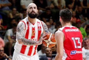 PERU ANTIĆA NAPADAJU MAKEDONSKI NAVIJAČI ZBOG ZVEZDE: „Makedonski hleb jede, a za Zvezdu da navija!“