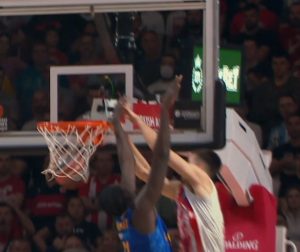POTEZ SEZONE U EVROLIGI: Petrušev okačio na poster centra od 224cm – ‘Ubistvo iz nehata’! (VIDEO)