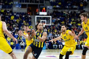 FENER SAMLEO ALBU U ISTANBULU: Olimpijakos pobedio Efes za Partizan, Real posle drame slomio Monako!