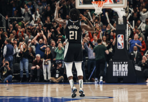 SPEKTAKULARAN DERBI, BAKSI NEZAUSTAVLJIVI: Golden Stejt doživeo novi poraz! (VIDEO)