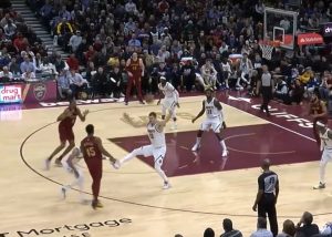 NIKOLA JOKIĆ ILI DARKO STANIĆ: Sjajna intervencija Somborca režirala efektno zakucavanje Brauna! (VIDEO)