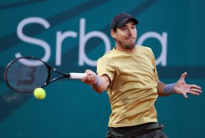 LAJOVIĆ BOLJI OD ĐEREA U SRPSKOM OKRŠAJU U RIU: U četvrtfinalu ponovo sa Alkarazom! (VIDEO)