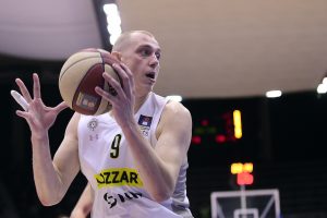 SMAILAGIĆ OBELEŽIO PRVO POLUVREME: Brutalno zakucavanje koje vredi pogledati više puta! (VIDEO)