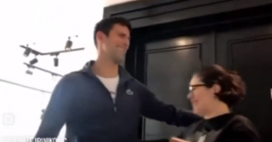 NOLE JOŠ JEDNOM ODUŠEVIO PLANETU: Đoković ispunio želju obožavateljki da se upoznaju – njena reakcija će vas ostaviti bez teksta! (VIDEO)