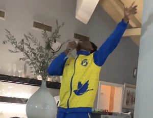 BOMBA U NOVOM SADU: Bivši igrač Čukaričkog se predstavio „kanaricima“ sa pesmom Sinana Sakića! (VIDEO)