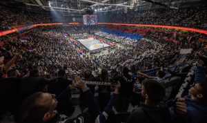 SUSRET PRIJATELJA U ARENI: Bivši as Crvene zvezde u razgovoru sa Nanelijem! (FOTO)