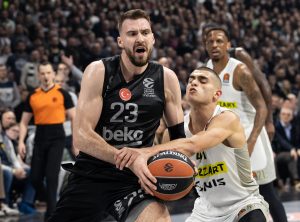 FENER SLAVIO NA KRILIMA NEZAUSTAVLJIVOG GUDURIĆA: Poraz crno-belih u krcatoj Areni! (FOTO) (VIDEO)