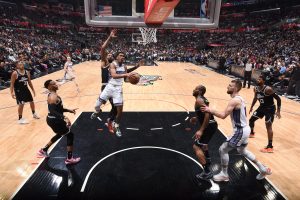 OVO MOŽE DA PONUDI SAMO NBA LIGE: Kingsi i Klipersi bili na korak od istorije – ovo se nije dogodilo preko 40 godina! (VIDEO)