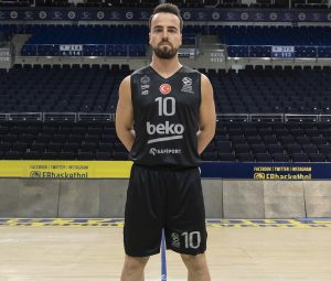 FENERBAHČE ODAJE POČAST ŽRTVAMA ZEMLJOTRESA: Turski klub igra u crnim dresovima protiv Partizana! (FOTO)