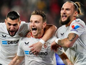 GUDELJ UMALO POSTIGAO AUTOGOL SA POLA TERENA: Srpski reprezentativac imao više sreće nego pameti! (VIDEO)