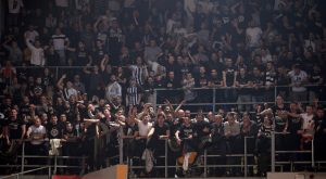 SRAMOTNE UVREDE GROBARA NA RAČUN DUŠKA IVANOVIĆA: Navijači Partizana Zvezdinog trenera nazivali ‘ustašom’! (VIDEO)