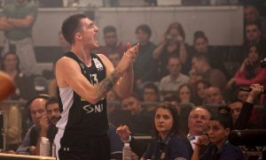 (TVITOVI) GROBARI PRUŽAJU PODRŠKU SVOJIM MOMCIMA: Jedan domaći igrač im ipak bode oči – ‘Bolje da se nisi vraćao!’