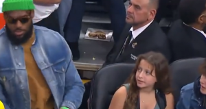 LEBRON SEO PORED DEVOJČICE: Njena reakcija će vas oduševiti! (VIDEO)