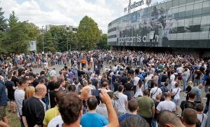 ‘USTANITE GROBARI! VUČELIĆ I VAZURA GURAJU PARTIZAN U PROPAST’: Navijači Partizana pozivaju na veliki protest protiv uprave kluba!