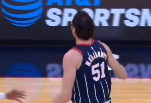 BOBI JEDNIM POTEZOM DONEO POBEDU HJUSTONU: Ne, nije u pitanju šut – pogledajte šta se dogodilo! (VIDEO)