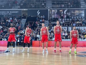 ASVEL VODI NA POLUVREMENU: Zvezda solidno počela, pa stala – Petrušev brutalno zakucao preko Poša! (VIDEO)