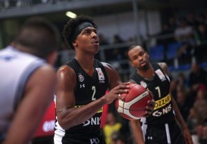 LEDEJ UPOZORAVA: „Iako pitbul nije u dobroj formi, opet može da vas izujeda!“