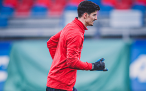 STIŽE ZAMENA ZA BORJANA!? Sjajni čuvar mreže potvrdio da su ga ‘crveno-beli’ kontaktirali – ‘Pristao bih da dođem u Zvezdu!’