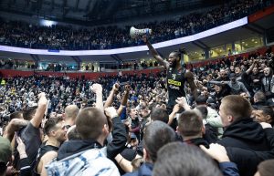 LESOR PONOVO RASPAMETIO GROBARE: Francuz u transu poveo navijanje posle pobede! (VIDEO)