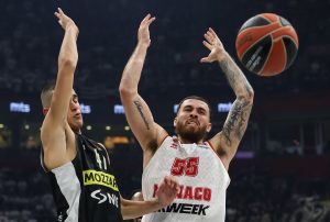 GROBARI ‘OKUPIRALI’ TVITER NALOG MAJKA DŽEJMSA: Navijači žele Amerikanca u crno-belom, njegov odgovor je ‘zapalio vatru’!