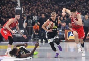 MOMENAT KOJI JE ‘OKRENUO’ DERBI: Ekspolzija u Areni nakon trojke Madara! (VIDEO)