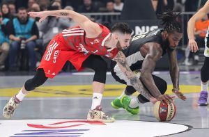 NATHO NIJE JEDINI: Bivši napadač Partizana bodri crno-bele! (FOTO)