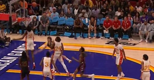 STOJAKOVIĆ UŽIVO PRATIO MAJSTORIJE SINA: Junior Stojaković spektakularnim potezom podigao publiku na noge! (VIDEO)