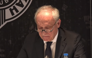 VANREDNA SKUPŠTINA FK PARTIZAN: Milorad Vučelić ‘opleo’ po navijačima! (VIDEO)