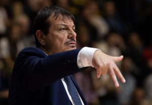 SRAMOTA TURSKOG TRENERA: Ataman podivljao pa zaradio zasluženo isključenje! (VIDEO)