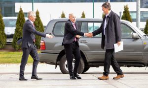 DRAGAN DŽAJIĆ STIGAO ZAJEDNO SA PIŽONOM: Na ulasku ga dočekao stari rival! (FOTO)