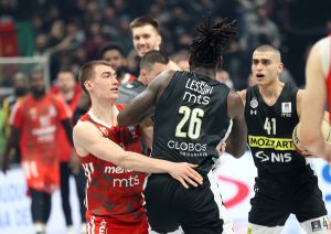 LESOR POMISLIO DA JE U RINGU: Nekontrolisano ponašanje i fizički napad na Petruševa! (VIDEO)