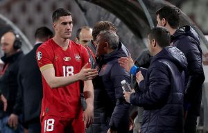 VLAHOVIĆ VEĆ RAZMIŠLJA O CRNOJ GORI: “Sigurno će biti pun stadion, da damo sve od sebe za pobedu!”