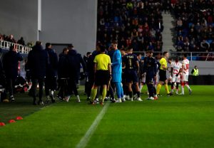 NASTAVLJA SE UTAKMICA TSC-a I ZVEZDE: Igrači ponovo na zagrevanju! (VIDEO)