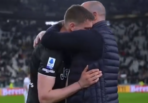 ZAGRLJAJ STANKOVIĆA I VLAHOVIĆA: Deki otkrio o čemu su razgovarali posle utakmice! (VIDEO)